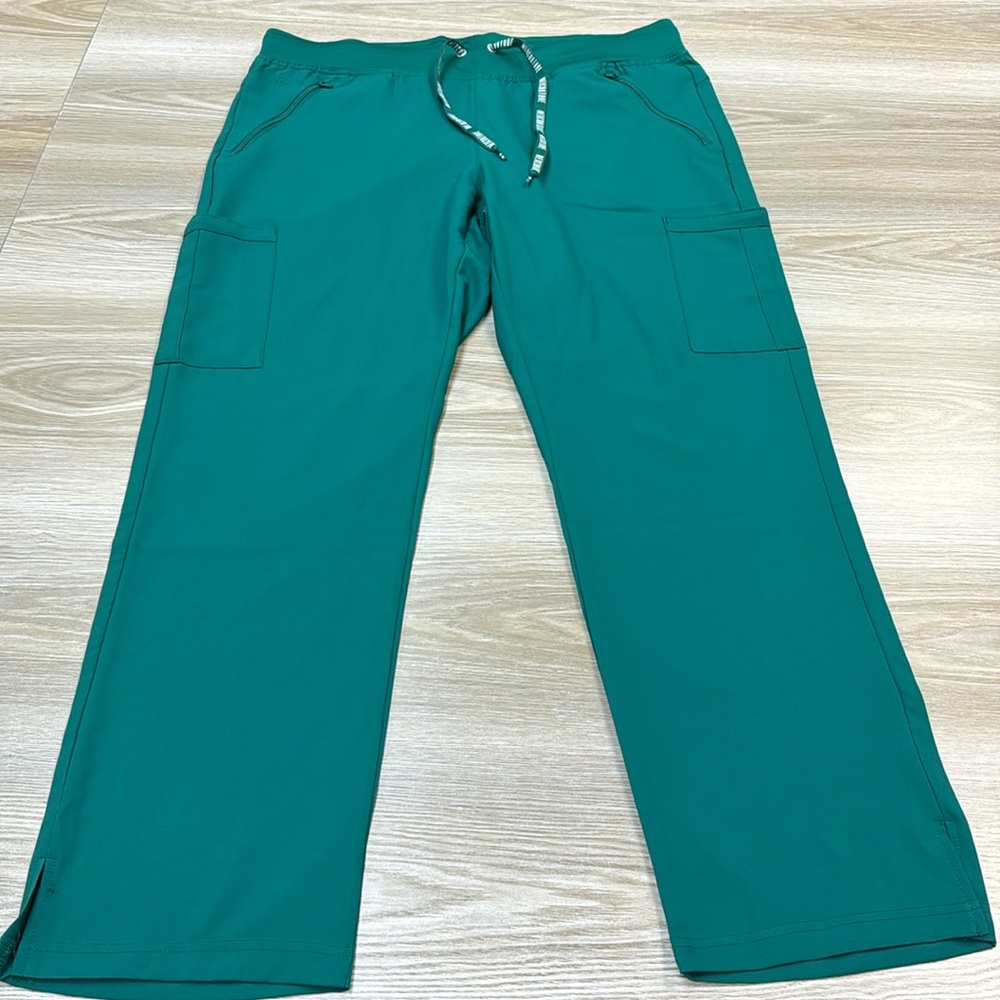 NWT Hunter Green Med Couture Collection Scrub Pants